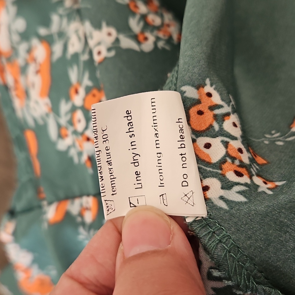 Unbranded Beautiful Midi Dress Front Slit, Tie-up Bust in green floral satin - Picture 11 of 11